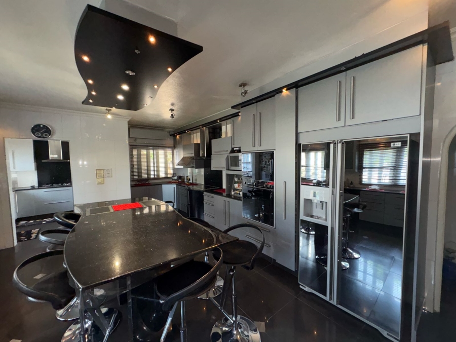 5 Bedroom Property for Sale in Zinniaville North West